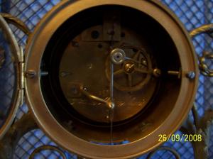 RELOJ DE SOBREMESA DE MARMOL BLANCO