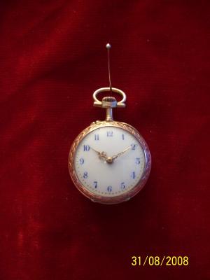 Reloj de bolsillo de oro, foto ampliada en nueva ventana