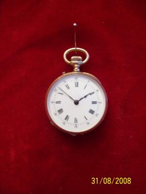 Reloj de bolsillo de oro, foto ampliada en nueva ventana
